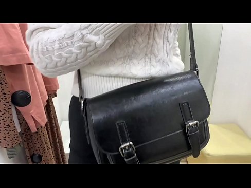❤️ فٹنگ روم میں ڈلڈو کے ساتھ نوجوان کتیا فیرل بیری کی عوامی مشت زنی مقعد فحش ❌